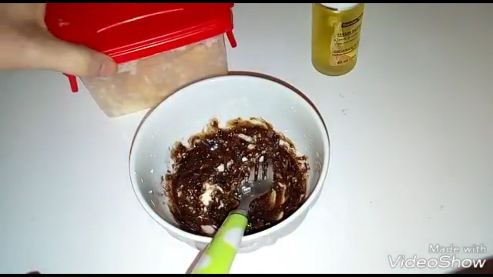 هادي هي الوصفة الطبيعية المعتمدة عندي أحسن من الكيراتين كترطب الشعر وتعطي لون بني كيحمق