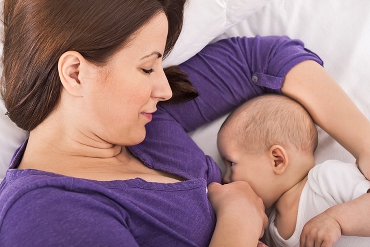هل تتسائلين لماذا تنقطع دورتك الشهرية اثناء الرضاعة الطبيعية و هل تمنع الحمل؟...اليك الاجابة