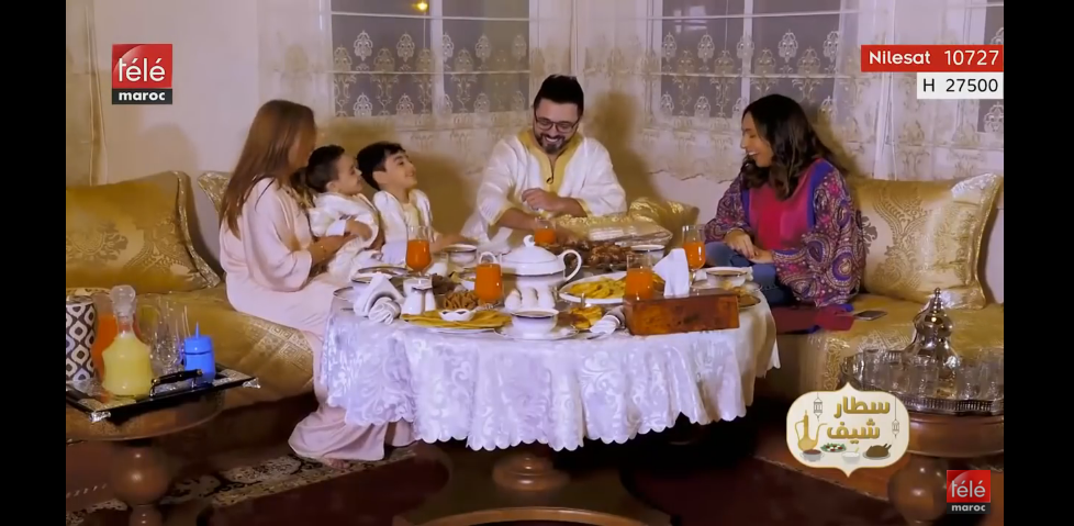 شاهدوا فطور رمضاني رااائع بمنزل الفنان أحمد شوقي وزوجته و أبنائه