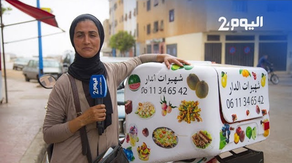 زبيدة طباخة متجولة في مدينة الدار البيضاء تكتب قصة كفاح من أجل الرغيف