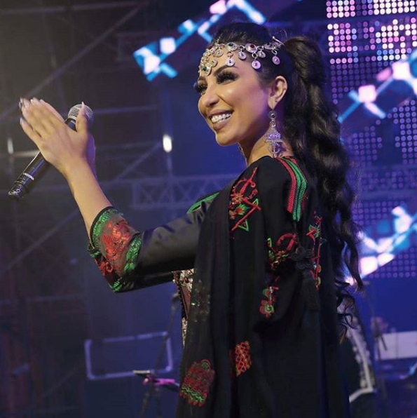 دنيا بطمة تخطف الانظار بقفطان امازيغي بالسلهام راقي ومميز دنيا بطمة تخطف الانظار بقفطان امازيغي بالسلهام راقي ومميز