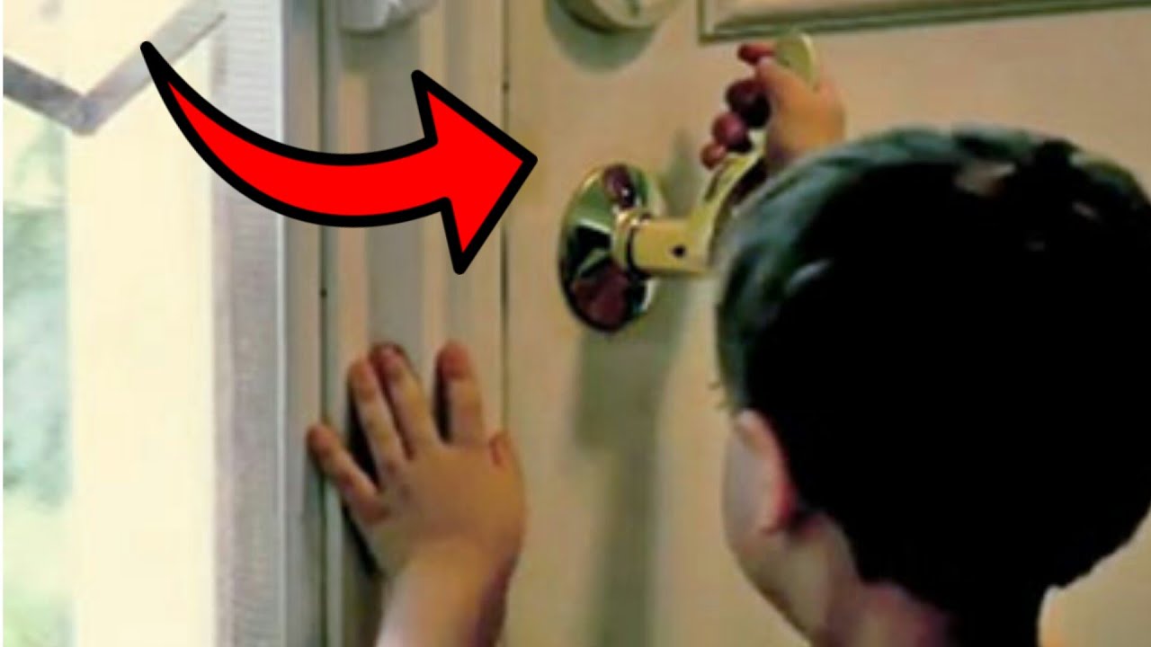 أغلق هذا الطفل باب الحمام بالمفتاح و أمه بالداخل...لن تصدقوا ما حصل له!!