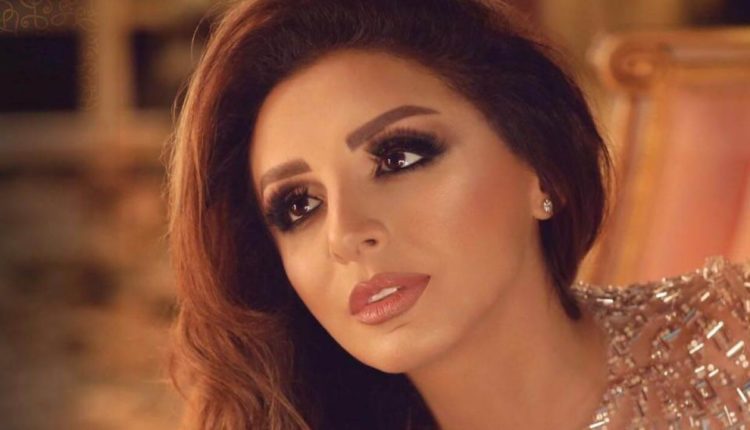المغنية المصرية أنغام تفاجئ متابعيها بصورتها رفقة ابنها الشاب الوسيم