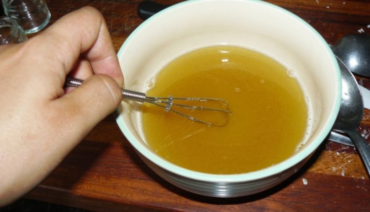 ملين شعر طبيعي بزيت الزيتون و العسل لعلاج الشعر الجاف