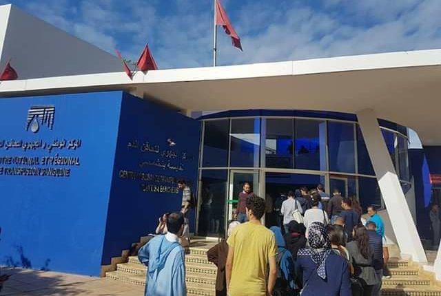 المغاربة يلبون طلب الإستغاثة على مواقع التواصل الإجتماعي وحصيلة التبرع بالدم فاقت 500 متبرع في نصف يوم