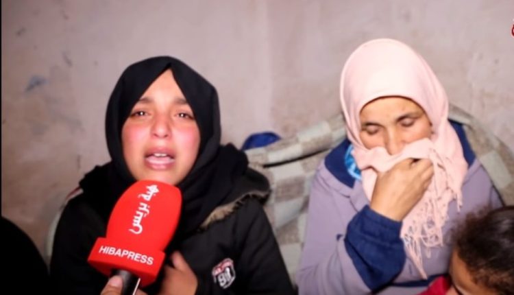 صرخة أم و أطفالها الخمسة ينامون في الشارع بعد هرب الأب بسبب حكم الافراغ