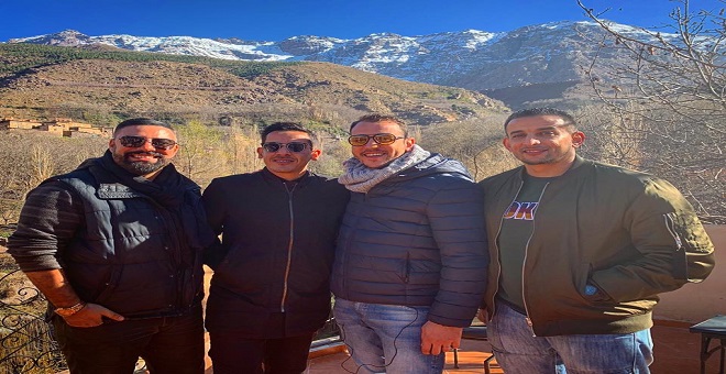 الإعلامي مومو رفقة مجموعة من المشاهير في جبال إمليل وهذا ما كشفه عن وضع السياحة بعد الفاجعة