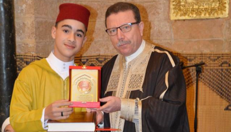 من جديد طفل مغربي يعلي راية المغرب و ينال جائزة التجويد العالمية...ماشاء الله