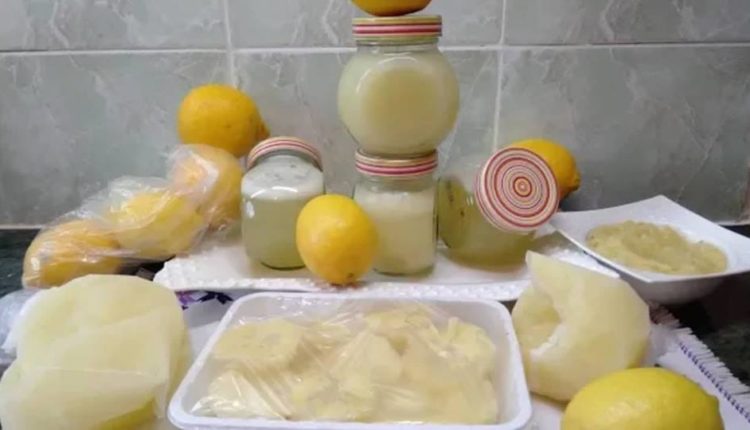 عصير الليمون الحامض بدون مرورة مع تصبيره خارج الثلاجة سنة اواكثر و 3 طرق للإحتفاظ به في المجمد