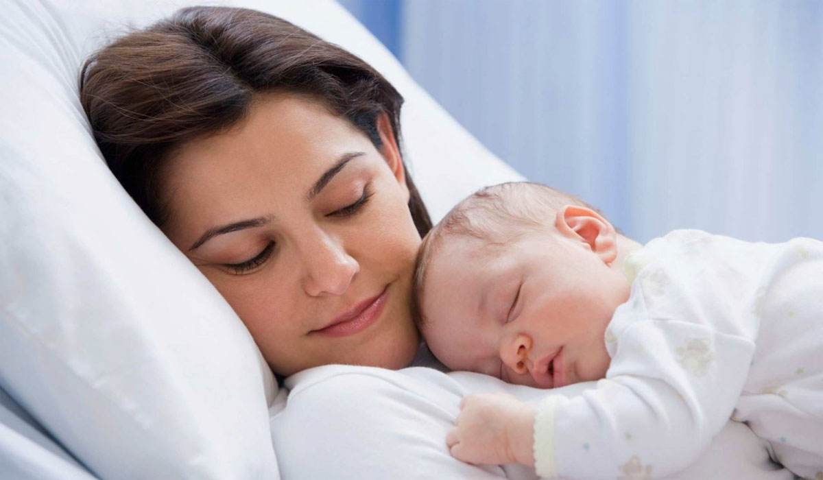 للأمهات الجدد :8 تغيرات لن تتوقعيها تحدث لك بعد الولادة