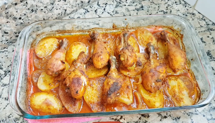 صينية الدجاج باللبن و البطاطس في الفرن