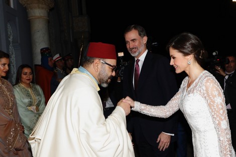 بالصور:الملك يهدي هدية خاصة لملكة اسبانيا والمغاربة يشيدون برقيه