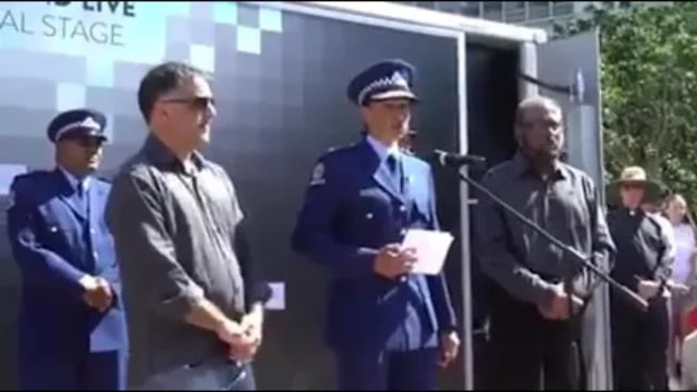 مؤثر.. بالفيديو وبالدموع مديرة شرطة نيوزيلندا تعلن إسلامها وتفتخر به أمام الملأ