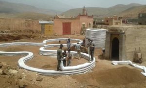 في مبادرة غير مسبوقة طلبة مهندسين قاموا ببناء مدرسة تقليدية لفائدة أطفال منطقة قروية بورزازات